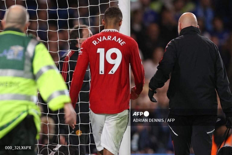 Thiếu vắng Varane sẽ là tổn thất rất lớn cho Man United. Ảnh: AFP