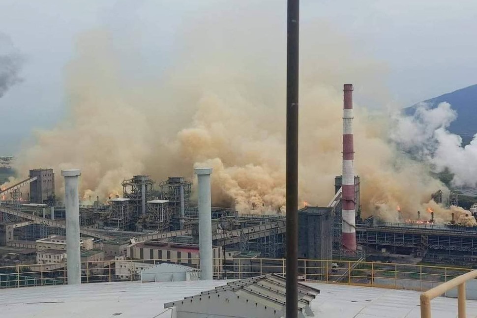 Khói nghi ngút bất thường tại nhà máy của Công ty Formosa Hà Tĩnh