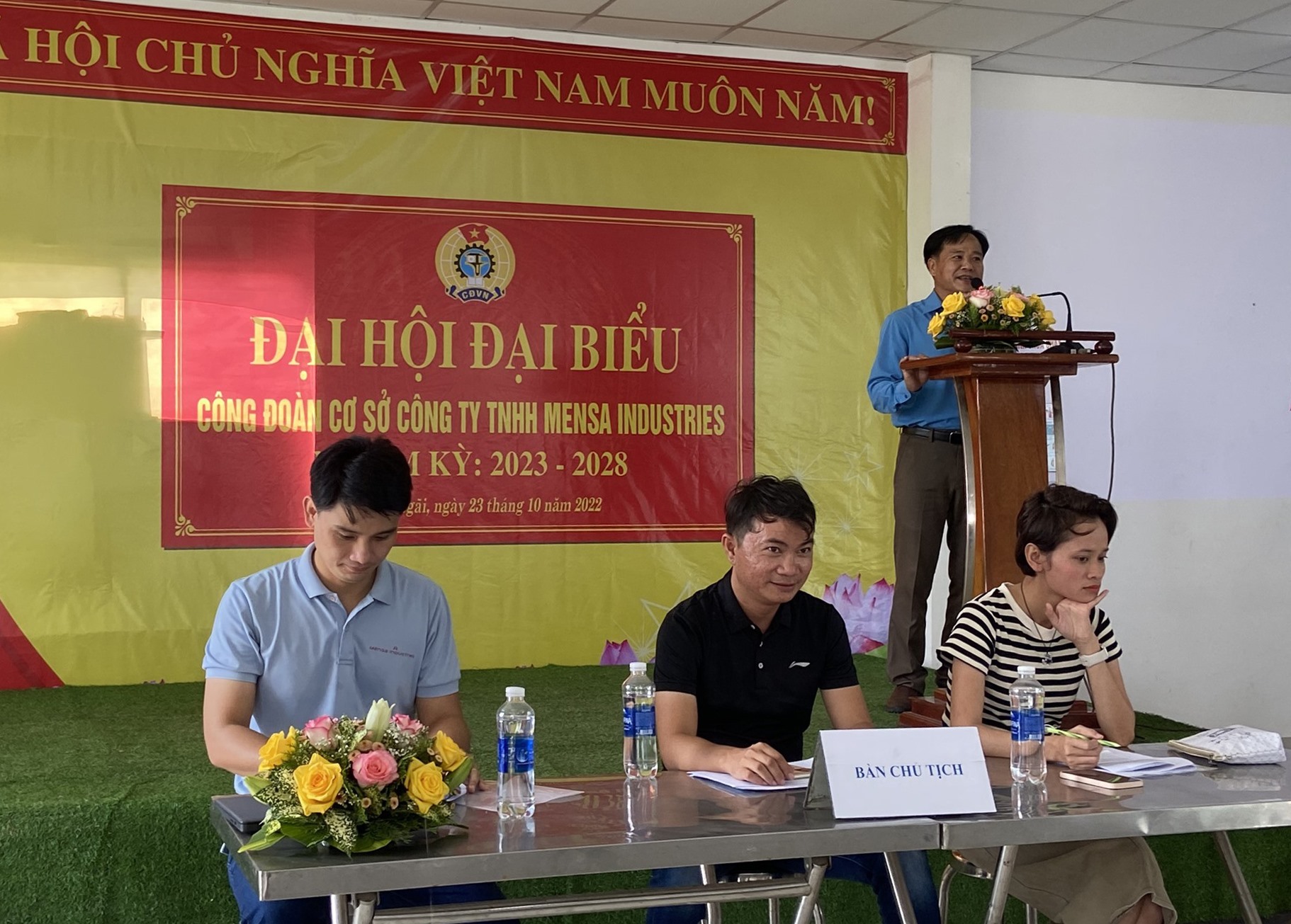 Ông Phạm Thái Dương - Chủ tịch CĐ KKT và các KCN Quảng Ngãi phát biểu chỉ đạo đại hội.