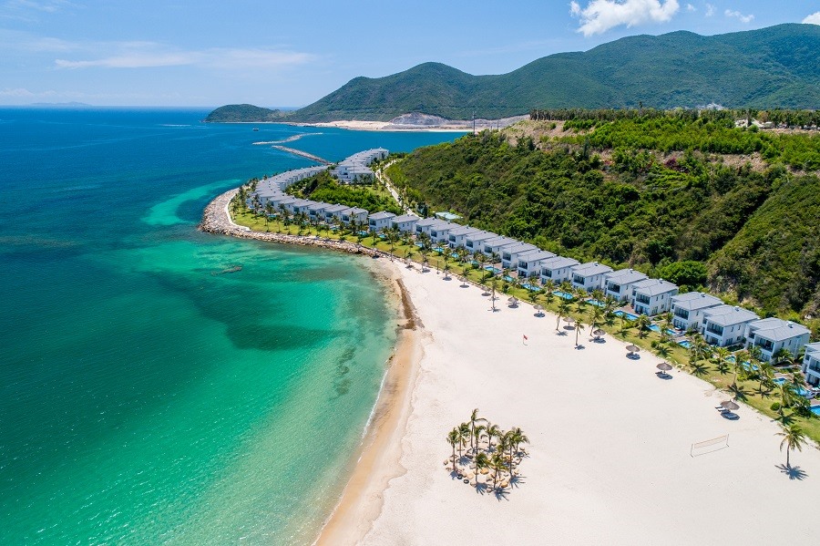 Bãi biển dài cạnh Vinpearl Luxury Nha Trang Ảnh: Vinpearl Luxury Nha Trang