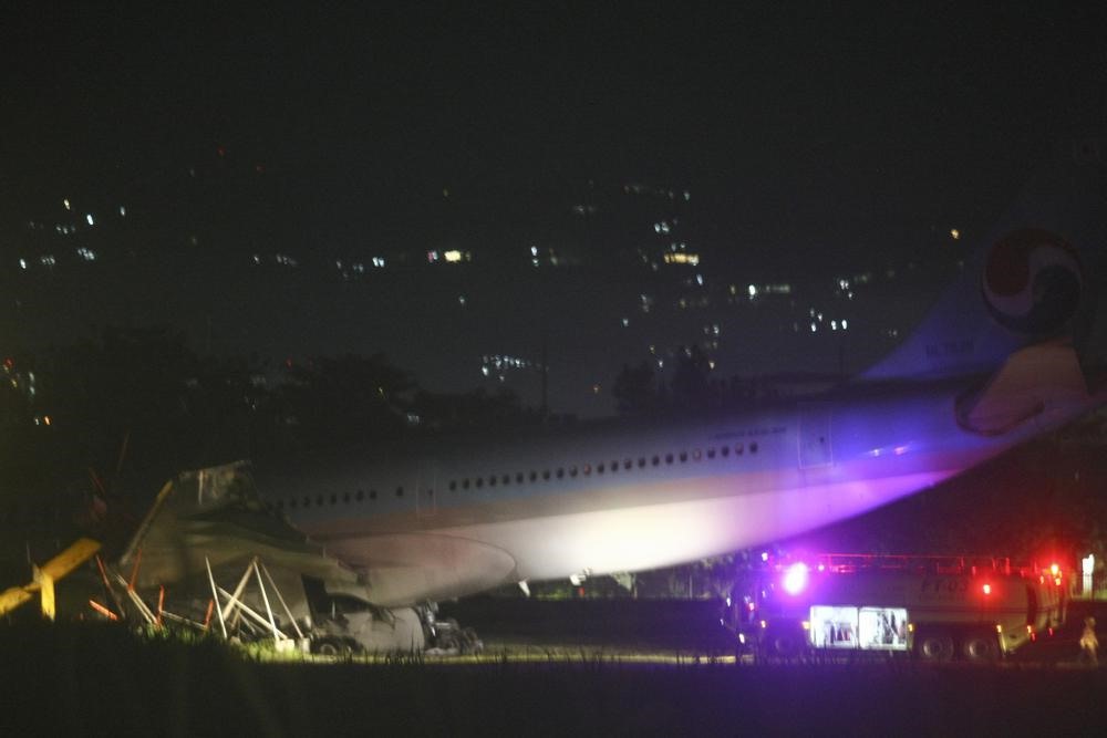 Cận cảnh máy bay Hàn Quốc trượt khỏi đường băng. Ảnh: Cơ quan hàng không dân dụng Philippines