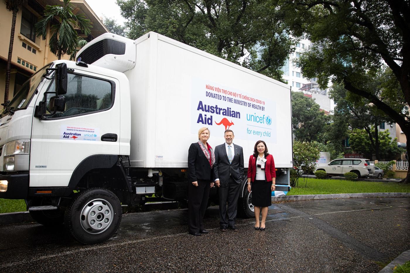 Xe tải đông lạnh được chuyển đến Việt Nam thông qua hợp tác giữa Australia, UNICEF và Bộ Y tế. Ảnh: ĐSQ Australia