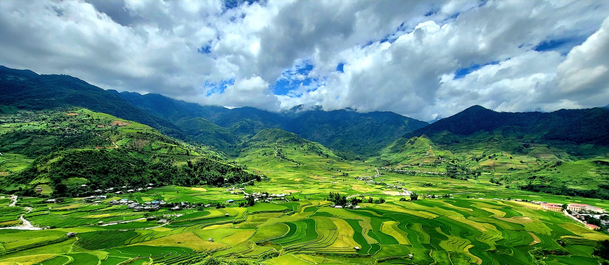 Đồng bào Mông nơi đây trồng lúa trên ruộng bậc thang từ bao đời nay. Đây là những thửa ruộng của đồng bào dân tộc Mông đã canh tác suốt nhiều thế kỷ.