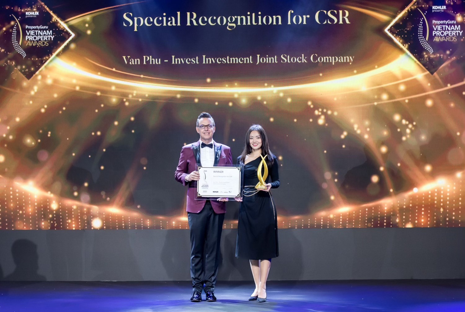 Văn Phú – Invest được Ban tổ chức trao tặng Chứng nhận đặc biệt về Trách nhiệm xã hội của doanh nghiệp.