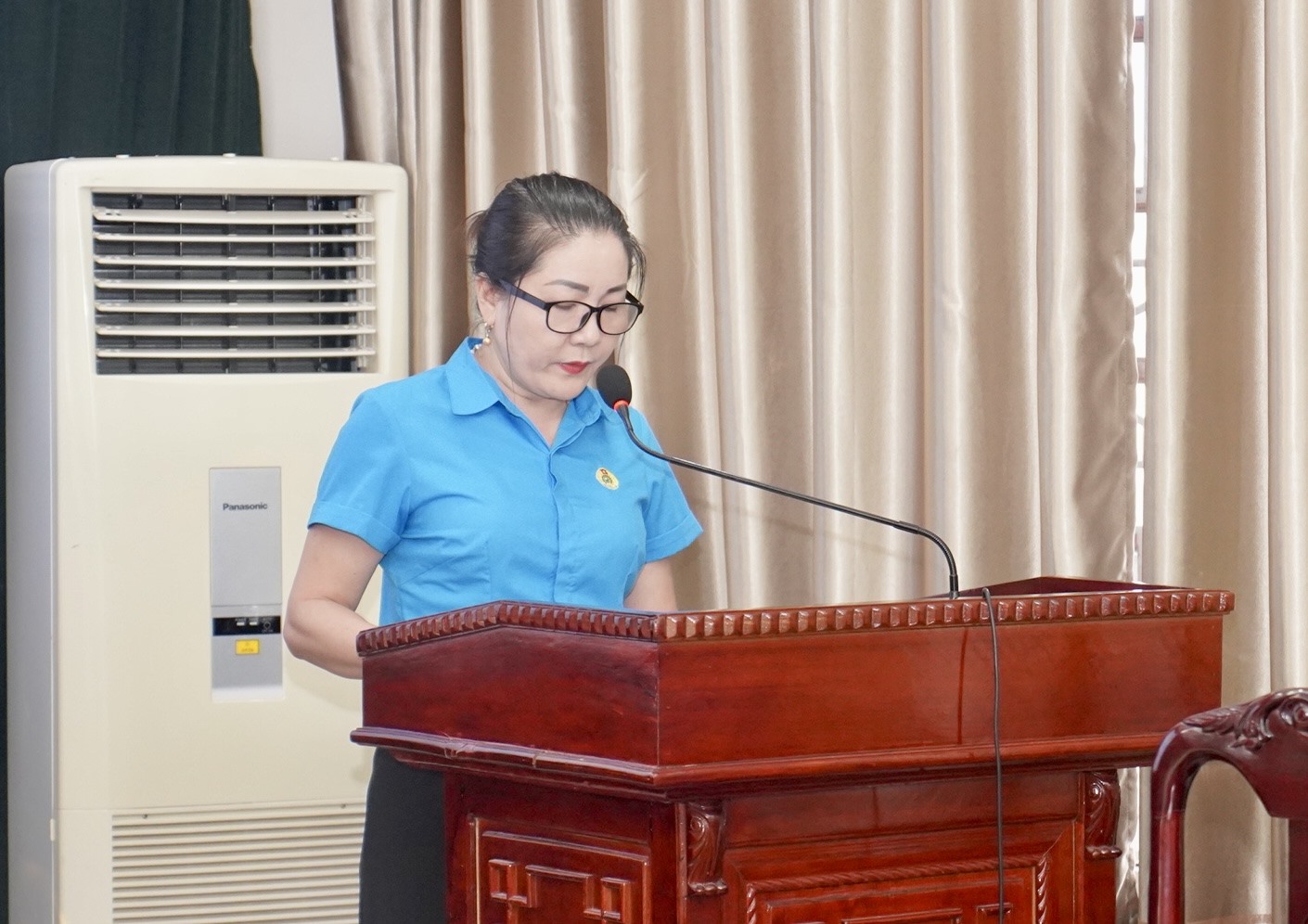 Đồng chí Nguyễn Thị Thu Nhi, Phó Chủ tịch Liên đoàn Lao động tỉnh phát biểu khai mạc hội thảo. Ảnh: Quỳnh Trang