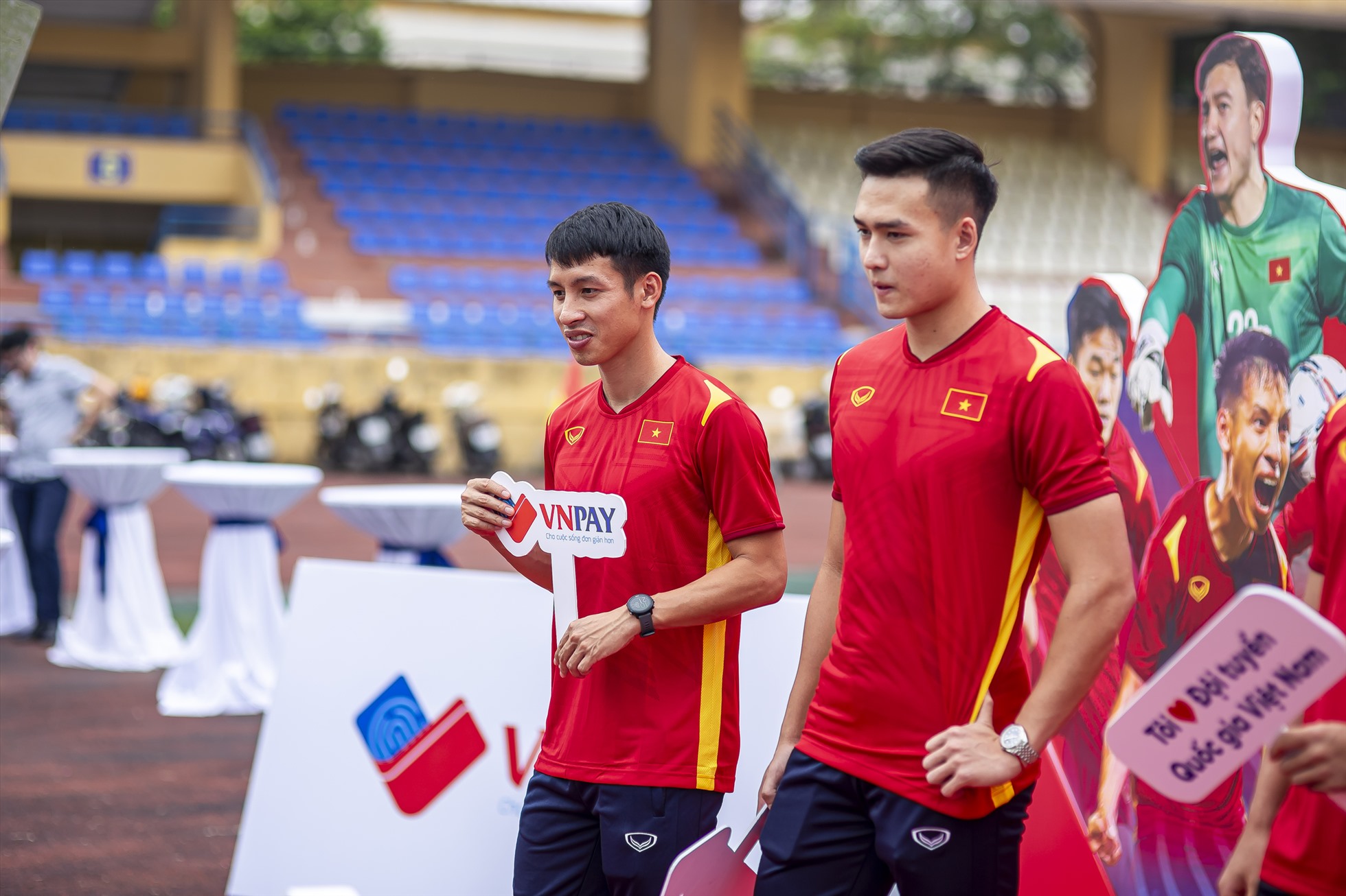 Các cầu thủ tuyển Việt Nam hào hứng