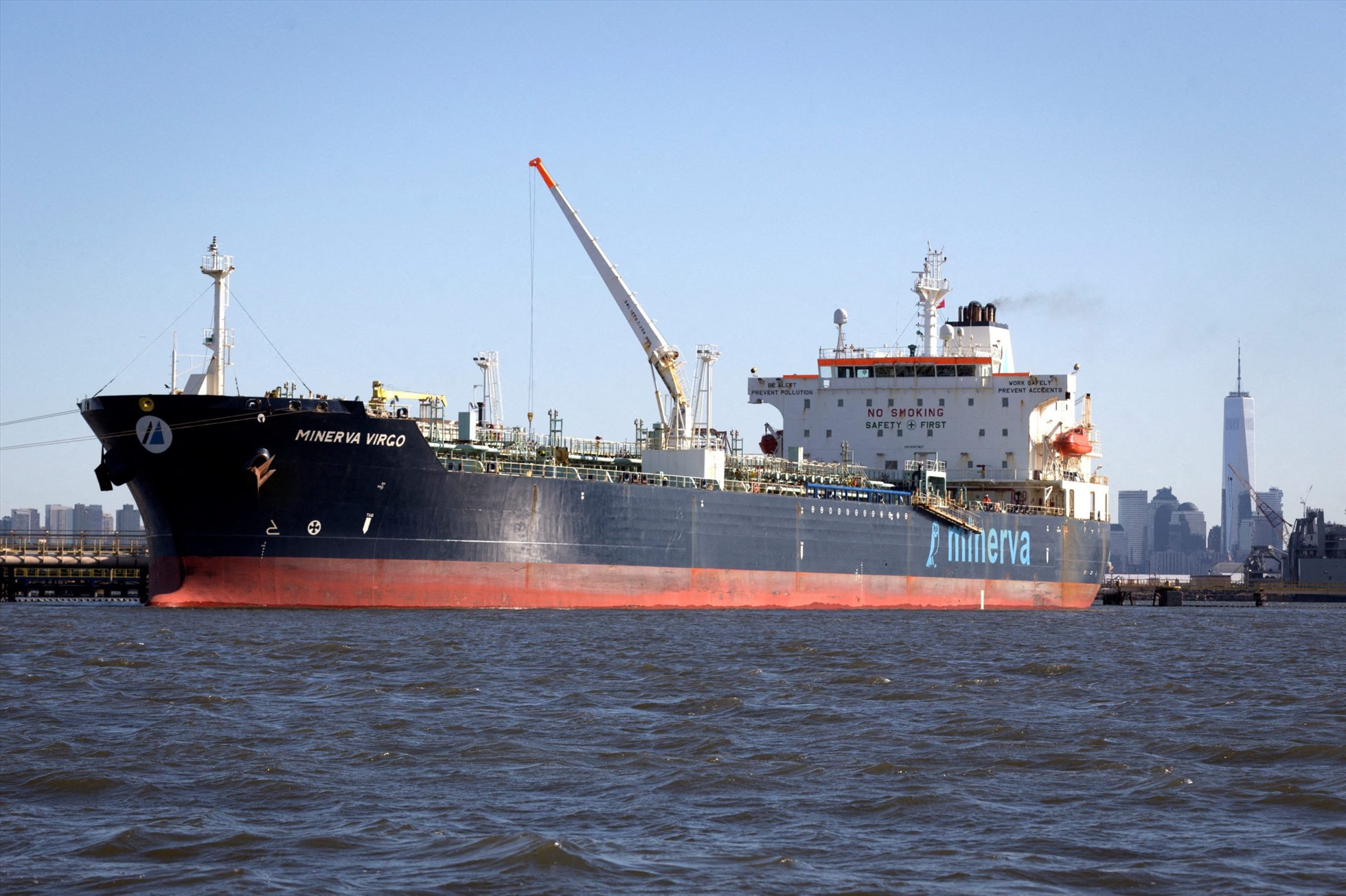 Tàu chở dầu Minerva Virgo sau khi rời một cảng của Nga vào khoảng cuối tháng 2.2022. Ảnh: Reuters