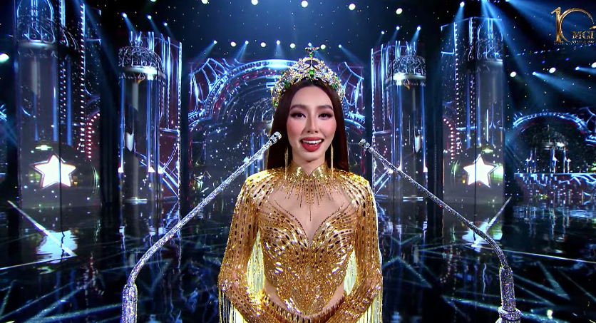 Hình ảnh của hoa hậu Thuỳ Tiên được phát lại trong đêm chung kết trước khi trao vương miện cho người kế nhiệm. Ảnh: CMH