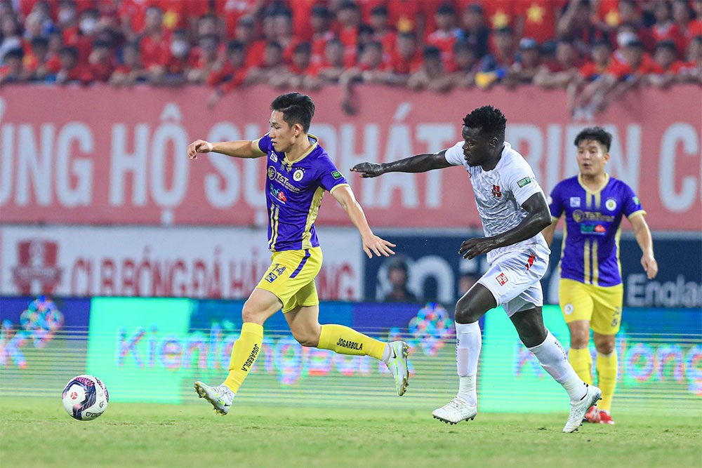 Moses thi đấu tốt trước Hà Nội FC. Ảnh: VPF