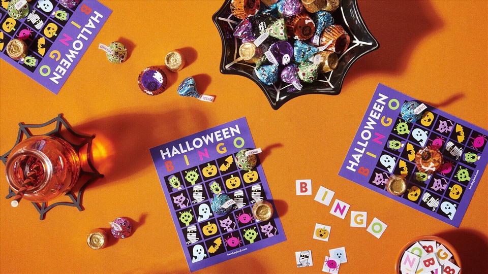 Bingo phiên bản Halloween là trò chơi mang đến sự thú vị, hấp dẫn đối với trẻ nhỏ. Ảnh: Xinhua