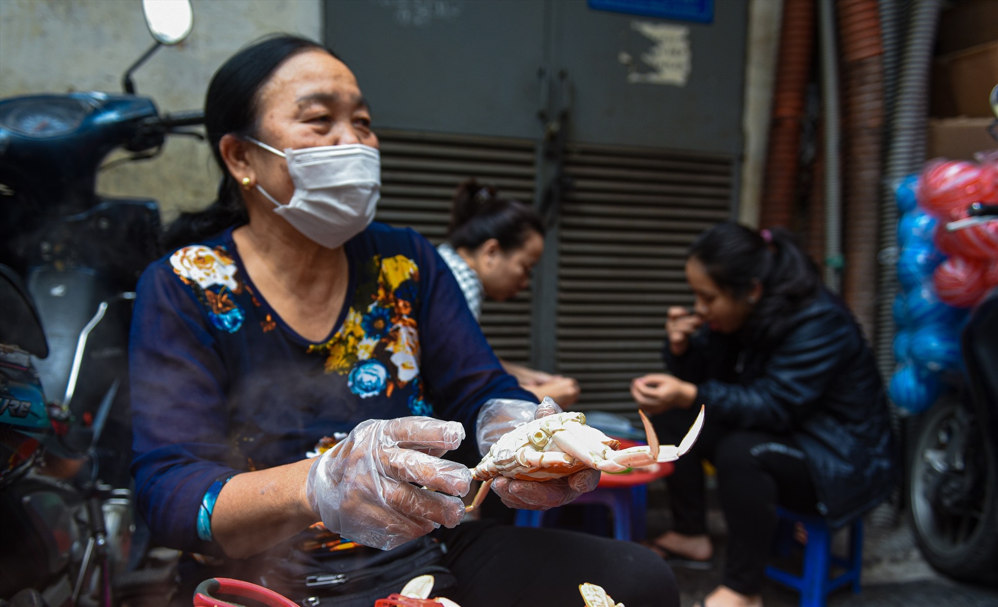 Bà Tươi đã có 30 năm bán hải sản tại Hà Nội.