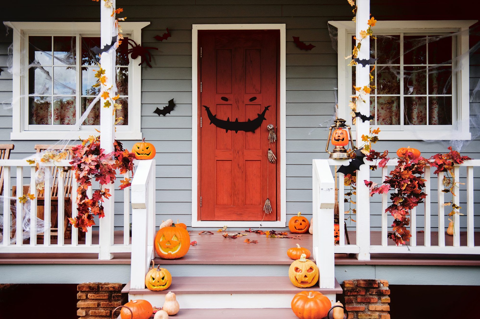 Trang trí nhà cửa theo đúng chủ đề mùa lễ hội Halloween. Ảnh: Xinhua