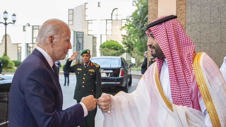 Tổng thống Mỹ Joe Biden và Thái tử Saudi Arabia Mohammed bin Salman tại Cung điện Hoàng gia Alsalam ở Jeddah, Saudi Arabia, ngày 15.7.2022. Ảnh: AFP