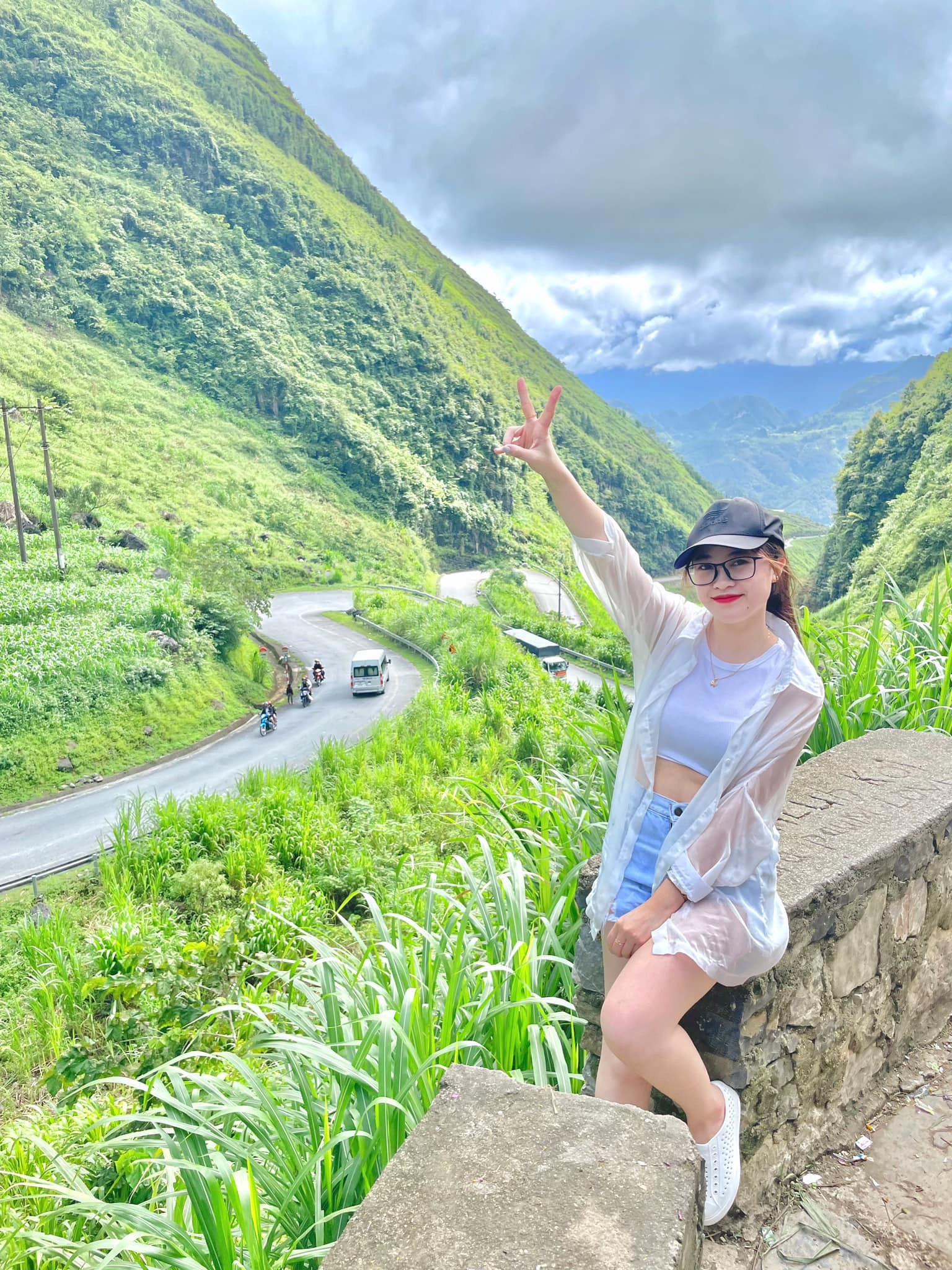 Check-in đèo Mã Pí Lèng. Ảnh: Ái Ninh
