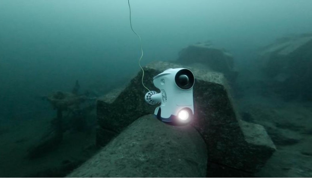 Thiết bị không người lái điều khiển từ xa của công ty Blueye Robotics được sử dụng để quay phim và chụp ảnh thiệt hại của đường ống dẫn khí Nord Stream 1. Ảnh: Blueye Robotics AS