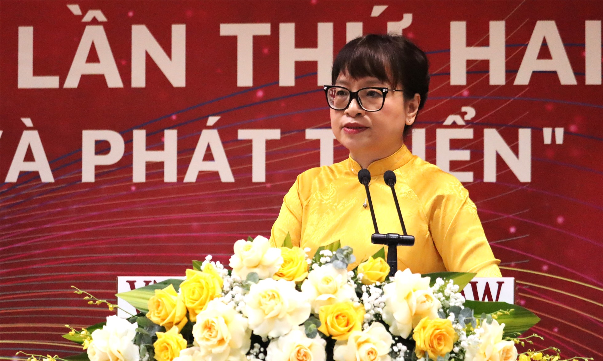 PGS.TS. Nguyễn Thị Quế Anh – Hiệu trưởng trường Đại học Luật (ĐHQGHN) phát biểu tại Diễn đàn.