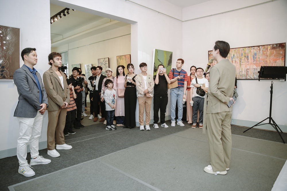 “Không có khán giả, không có giới mộ điệu, không có những lời khen chê góp ý chân tình của các bậc tiền bối có chuyên môn... thì chắc đã không có một Phạm Hồng Minh như hôm nay. Tự tận sâu đáy lòng, tôi gửi đến quý vị lời tri ân chân thành và nguyện cống hiến hết mình vì nghệ thuật, vì nhân sinh” - anh nói thêm.