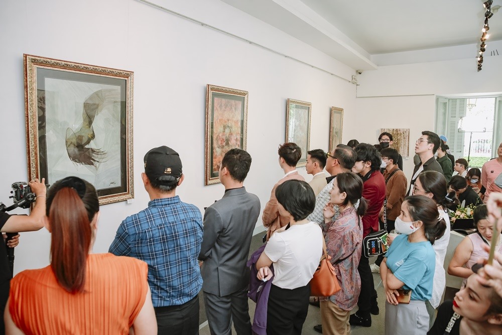 Sự kiện lãm tranh chủ đề Sống kéo dài suốt 5 ngày với những màn giao lưu, trình diễn trực tiếp cùng hoạ sĩ Phạm Hồng Minh đã diễn ra và mang lại nhiều trải nghiệm độc đáo cho người hâm mộ tại Bảo tàng Mỹ thuật TP.HCM.