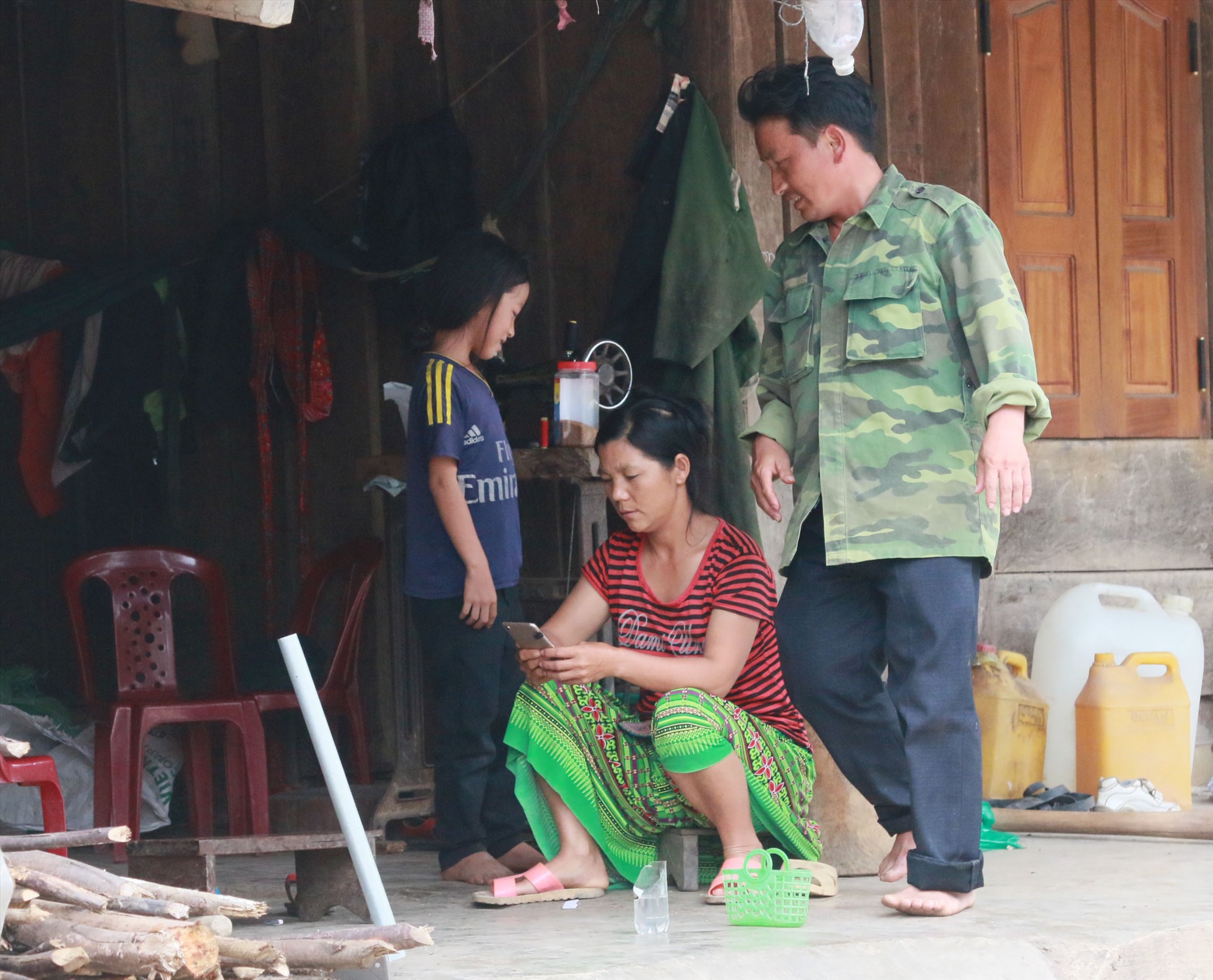 Đơn vị đã có tờ trình UBND tỉnh đề nghị cho chủ trương thực hiện cưỡng chế 29 hộ dân (trong tổng 33 hộ) không chịu di dời đến khu tái định cư, trả mặt bằng thi công dự án hồ thủy lợi Krông Pách thượng (xã Cư San). Trong đợt 1, cơ quan chức năng ở huyện đã vận động thành công 31 hộ di dời đến khu tái định cư mới. Lực lượng chức năng hỗ trợ tối đa cho bà con dọn nhà, vận chuyển đồ đạc. Tuy nhiên, ở đợt thứ 2, còn lại 29 hộ với 114 khẩu, chính quyền địa phương đã vận động nhưng người dân không chấp hành di dời tái định cư.