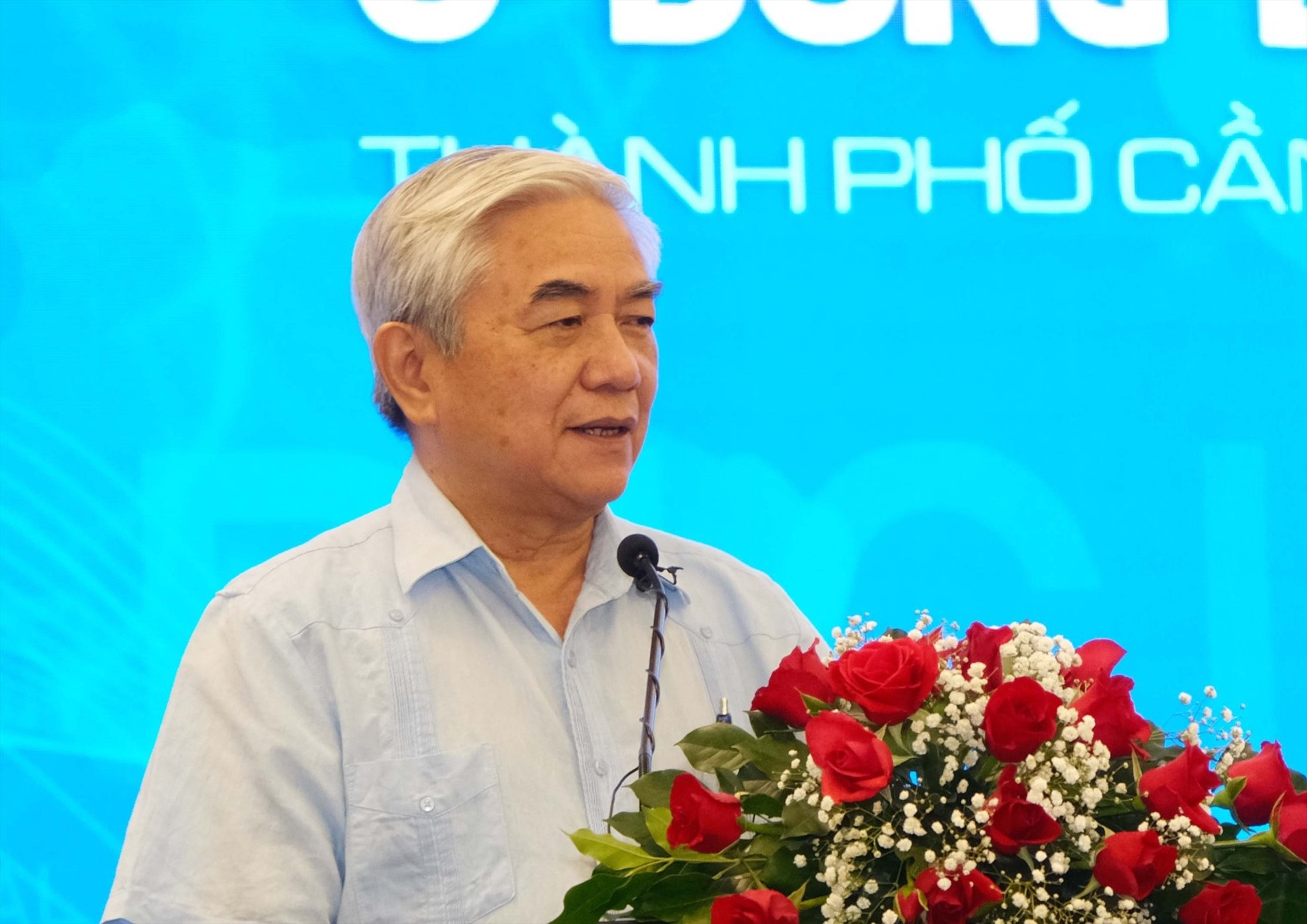 Tiến sĩ Nguyễn Quân - Chủ tịch Hội Tự động hóa Việt Nam phát biểu tham luận