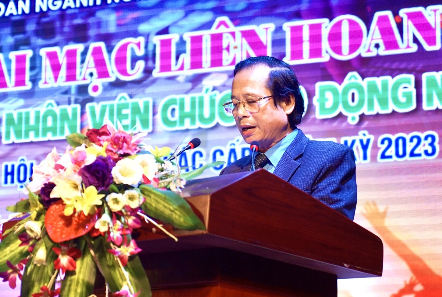 Đồng chí Phú Văn Lĩnh, Chủ tịch Công đoàn ngành Nông nghiệp và PTNT Nghệ An phát biểu tại chương khai mạc. Ảnh: Quỳnh Trang