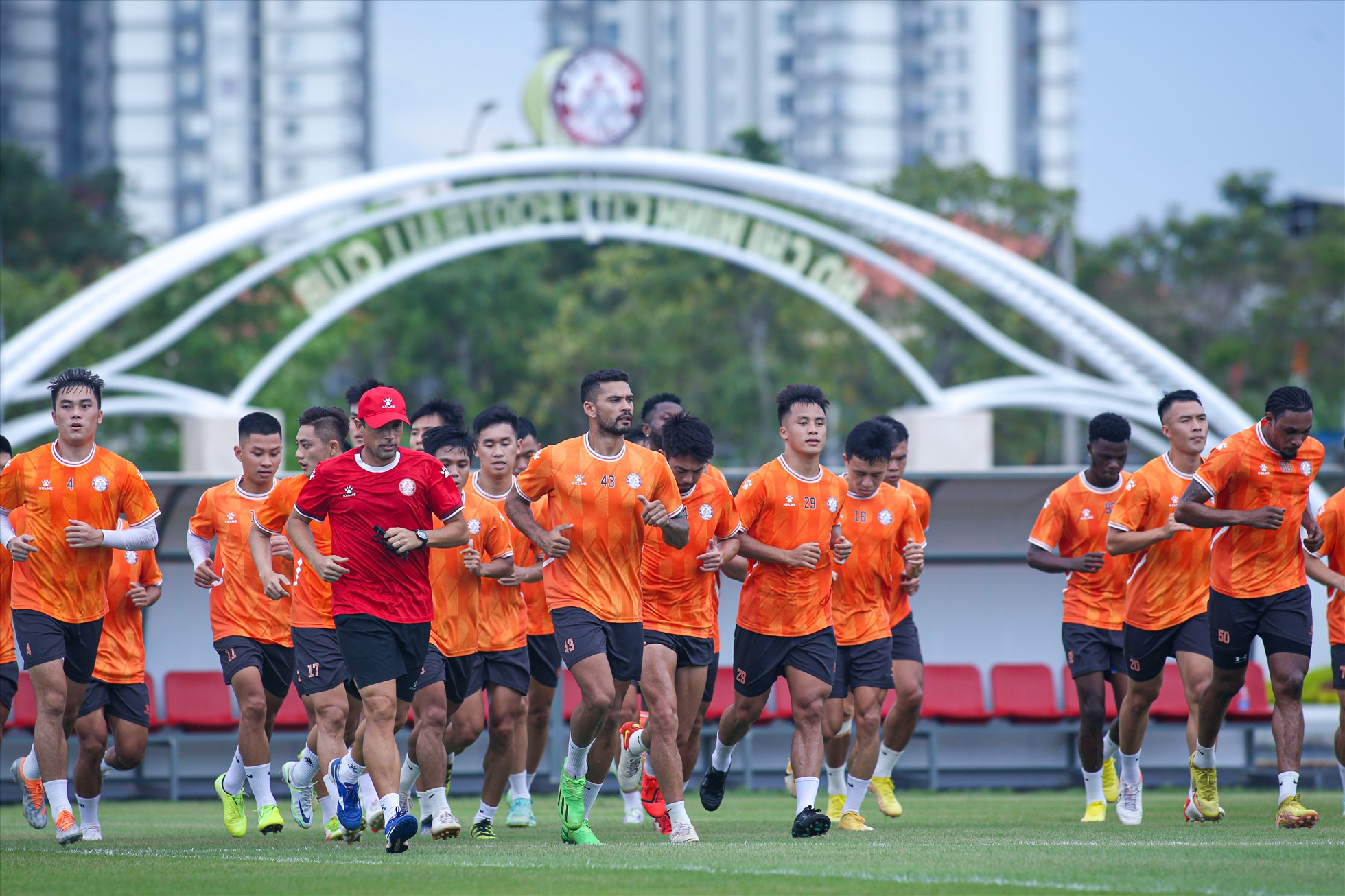 Vòng tiếp theo, câu lạc bộ TPHCM sẽ có chuyến làm khách khó khăn đến sân của Hoàng Anh Gia Lai vào ngày 9.10. Huấn luyện viên Vũ Tiến Thành đặt mục tiêu giành ít nhất 1 điểm trong trận đấu này.