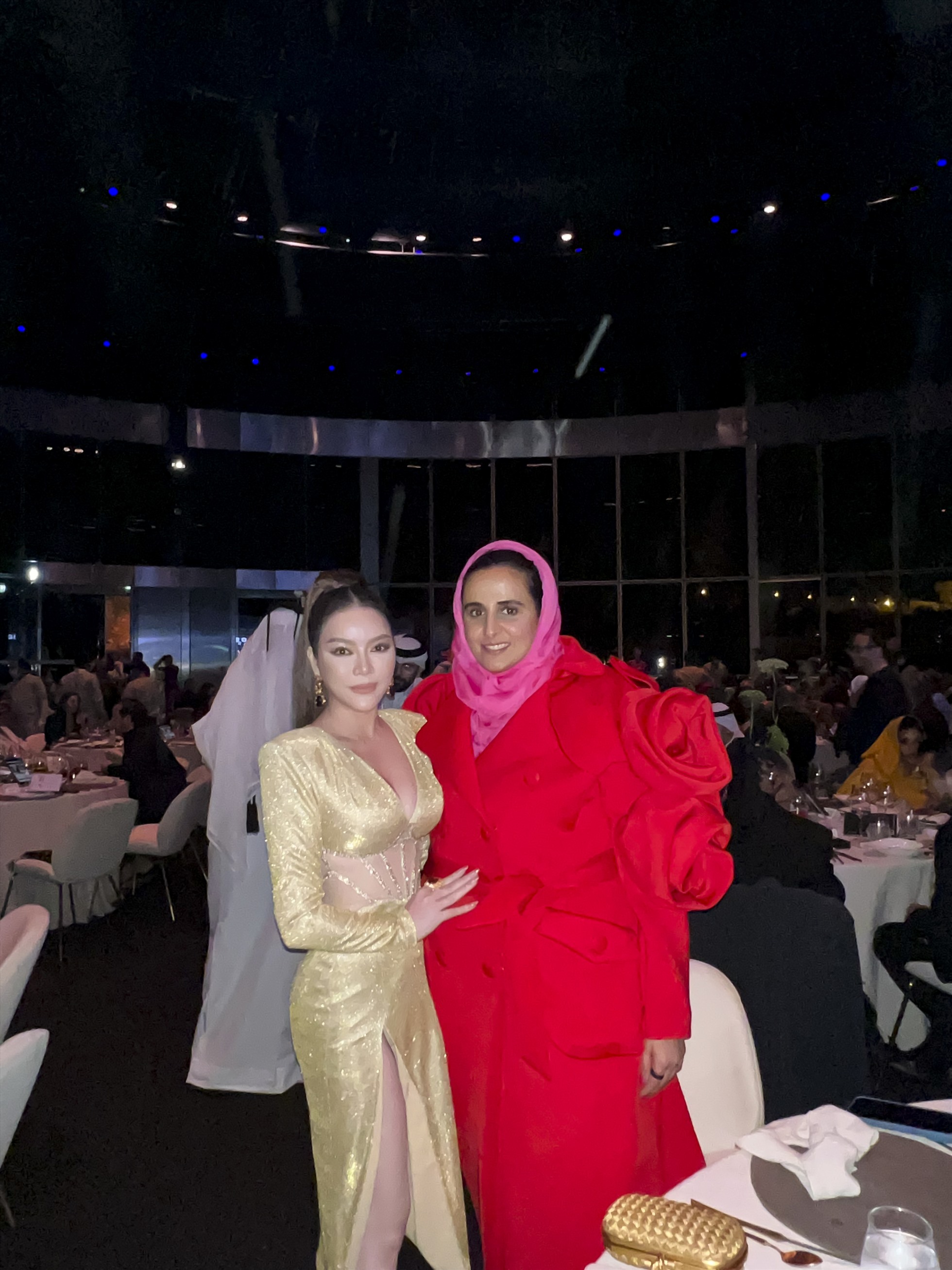Công chúa Al-Mayassa bint Hamad bin Khalifa Al Thani đã bày tỏ sự yêu mến dành cho nữ diễn viên đến từ Việt Nam, rất bất ngờ khi Lý Nhã Kỳ phải quay về sớm vì lịch trình kín của mình. Công chúa Qatar mong mỏi Lý Nhã Kỳ sớm quay lại tham quan, tìm hiểu Qatar.