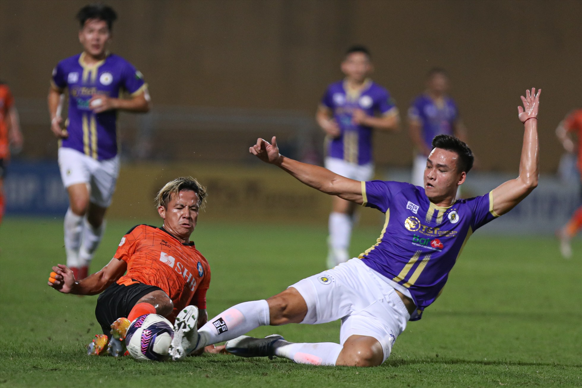 Trận đấu giữa câu lạc bộ Hà Nội và Đà Nẵng diễn ra kịch tính ngay từ đầu. Đội chủ nhà là đội bóng khát chiến thắng hơn cả để lấy lại ngôi đầu bảng xếp hạng V.League.