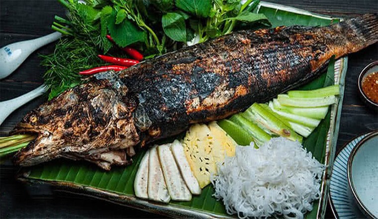 Món cá lóc nướng trui vùng U Minh Hạ