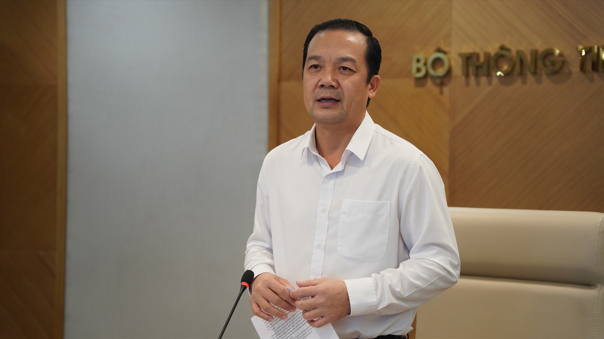 Thứ trưởng Bộ TTTT Nguyễn Đức Long chủ trì buổi họp báo.