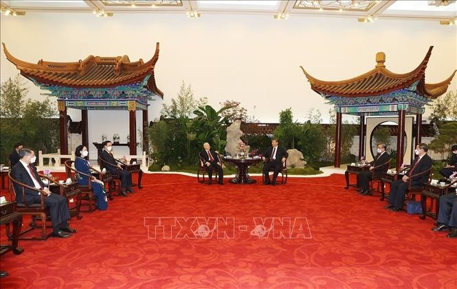 Tổng Bí thư Nguyễn Phú Trọng và Tổng Bí thư, Chủ tịch Trung Quốc Tập Cận Bình thưởng thức trà. Ảnh: TTXVN