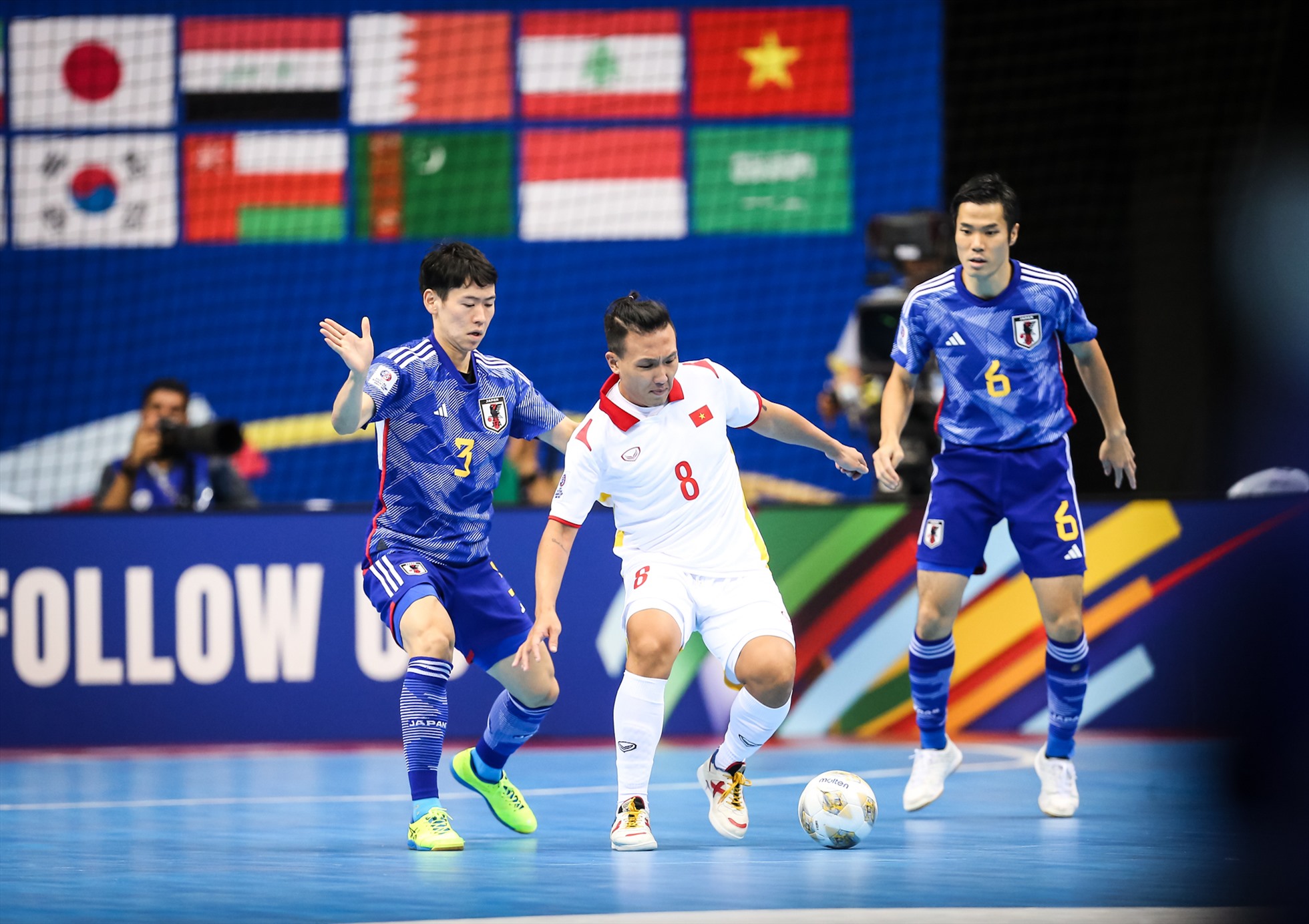 Trận thua 0-2 trước tuyển futsal Nhật Bản khiến tuyển futsal Việt Nam phải chạm trán Iran ở tứ kết. Ảnh: VFF