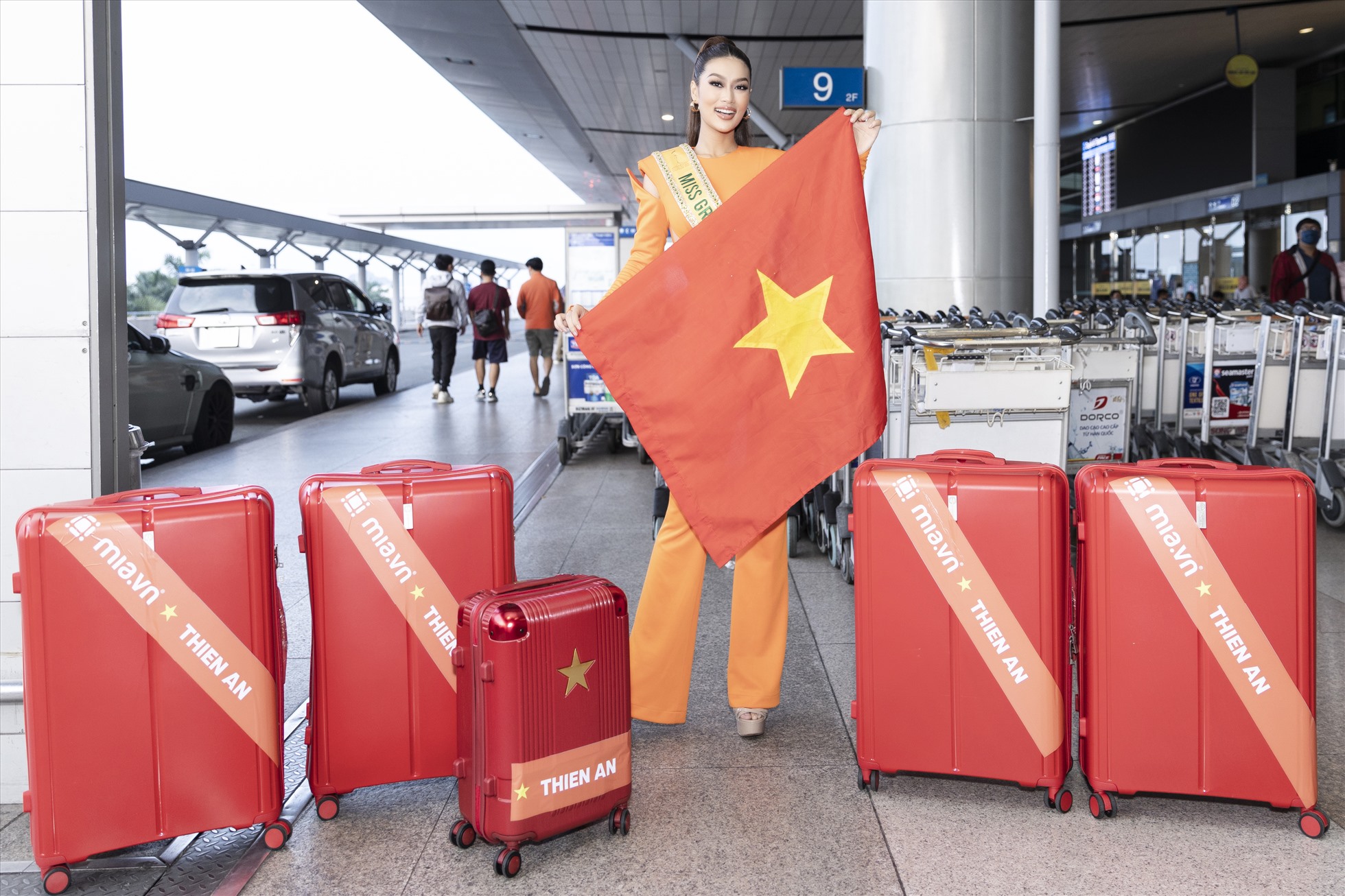 3 ngày sau đăng quang, Thiên Ân đã phải chuẩn bị rất nhiều thứ Trở thành đại diện tiếp theo của Việt Nam tại đấu trường quốc tế, cô nàng cho biết mình phải chuẩn bị rất nhiều thứ từ quần áo cho đến việc tập luyện không ngừng nghỉ. Mỗi ngày chỉ có 2 tiếng để ngủ.