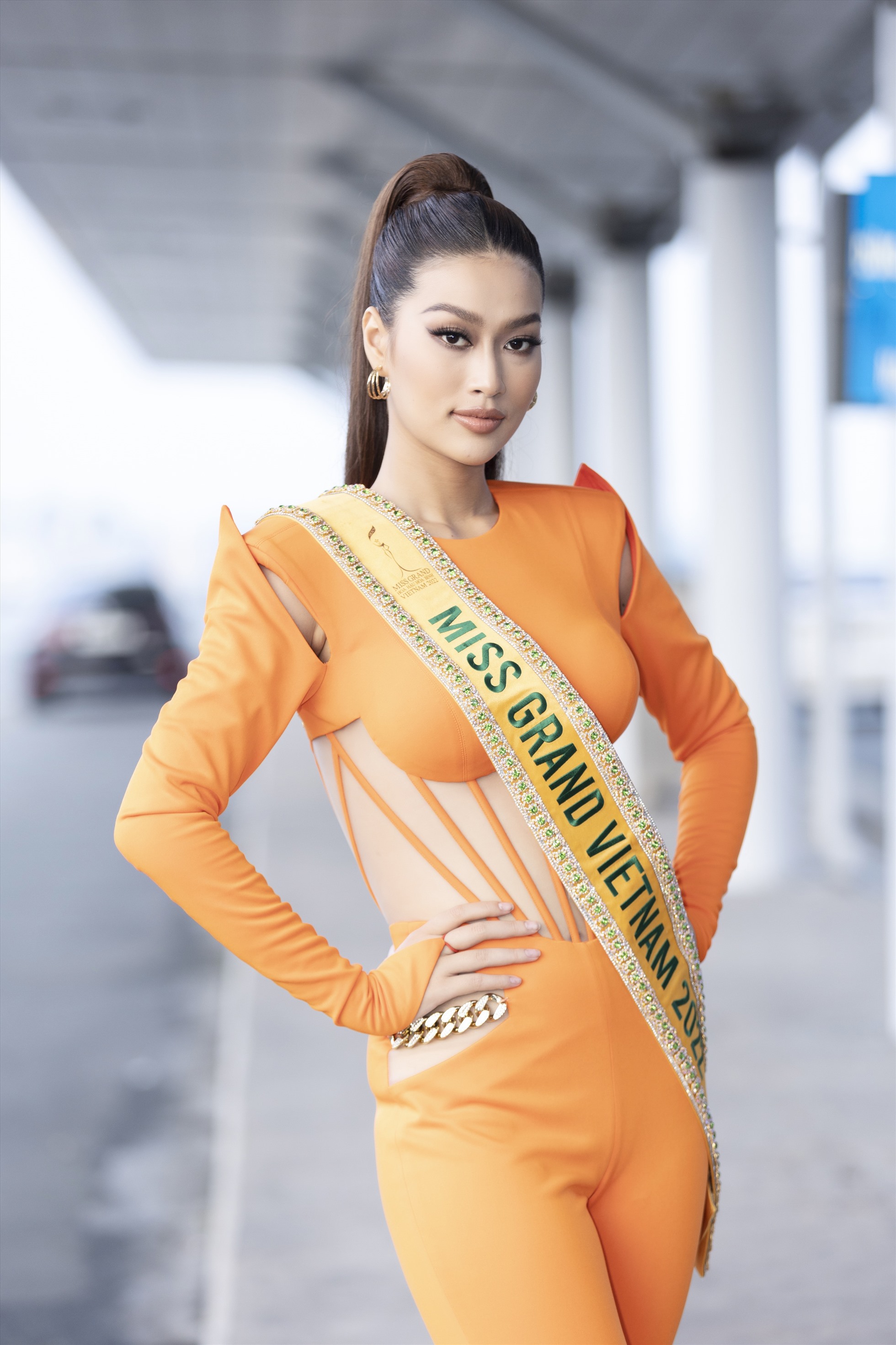 Dù lịch trình dày đặc kể từ khi đăng quang Miss Grand Việt Nam 2022 nhưng trong ngày chinh chiến quốc tế Đoàn Thiên Ân vẫn xuất hiện với vẻ ngoài rạng rỡ tươi tắn. Ảnh: MGVN.