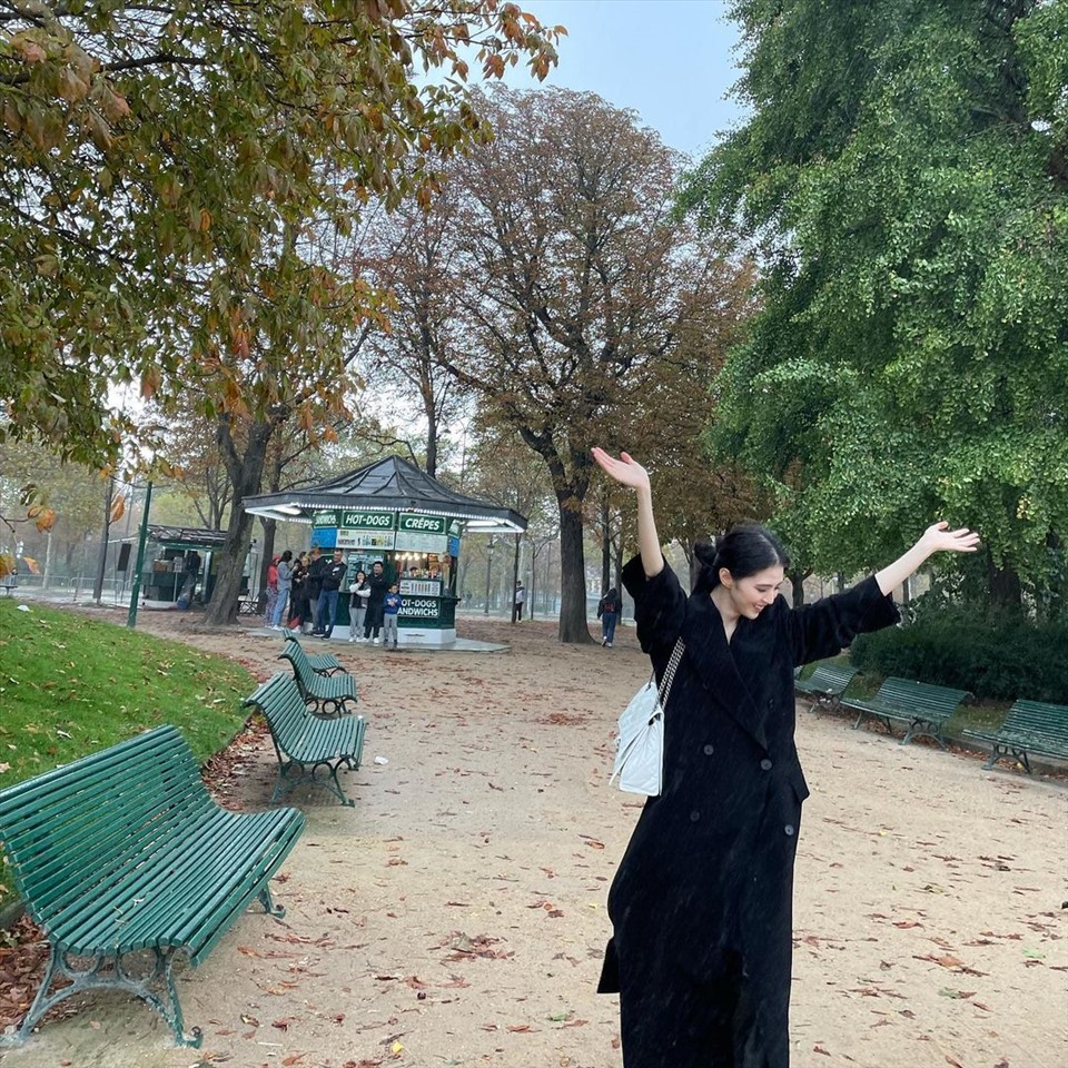 Han So Hee chia sẻ hình ảnh tại Paris lên tài khoản Instagram cá nhân. Ảnh: CMH.