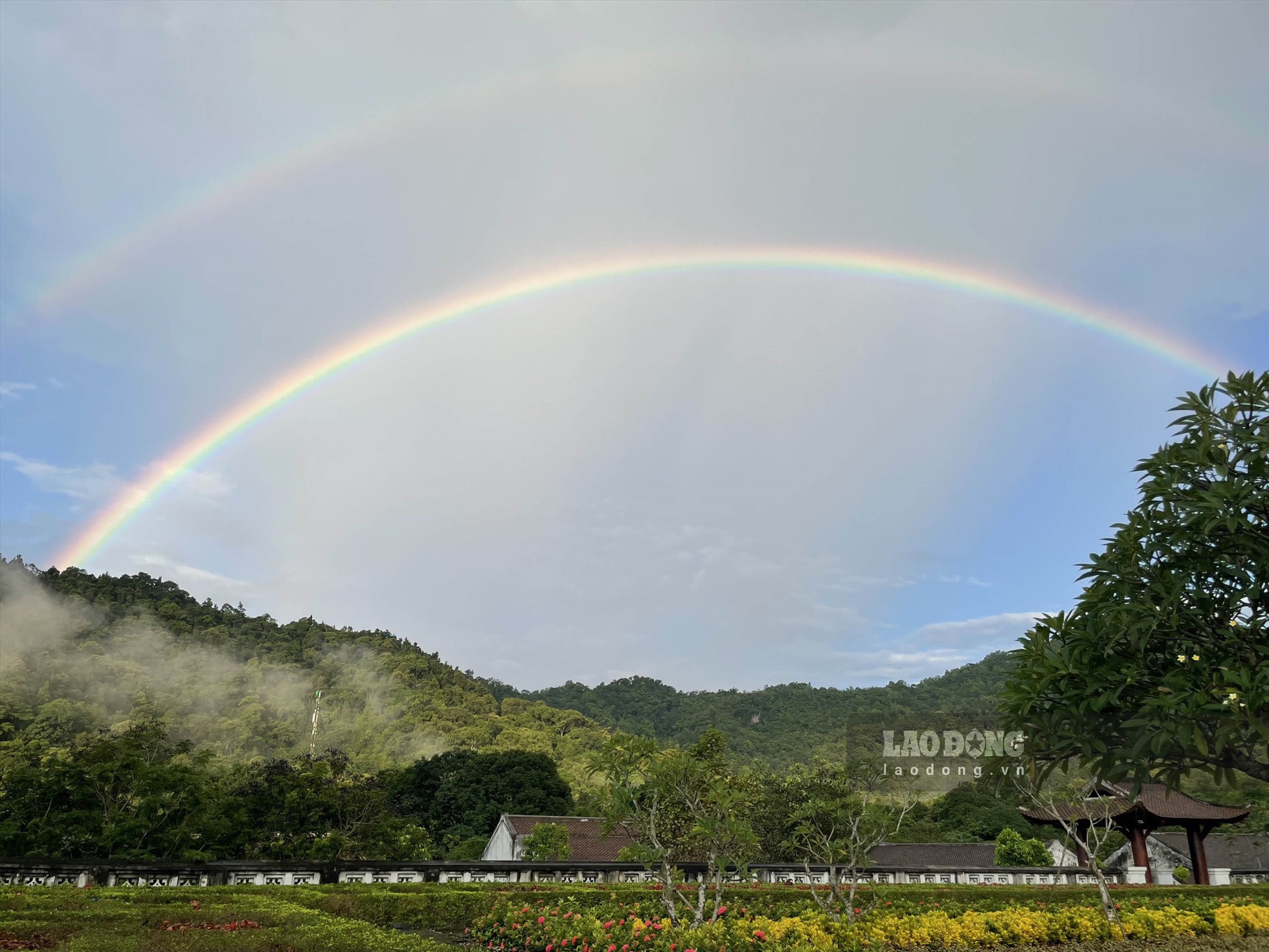 Một bức ảnh cầu vồng đôi được du khách chụp tại Làng Nương Yên Tử vào ngày 3.10.2022. Ảnh: Nguyễn Trâm.