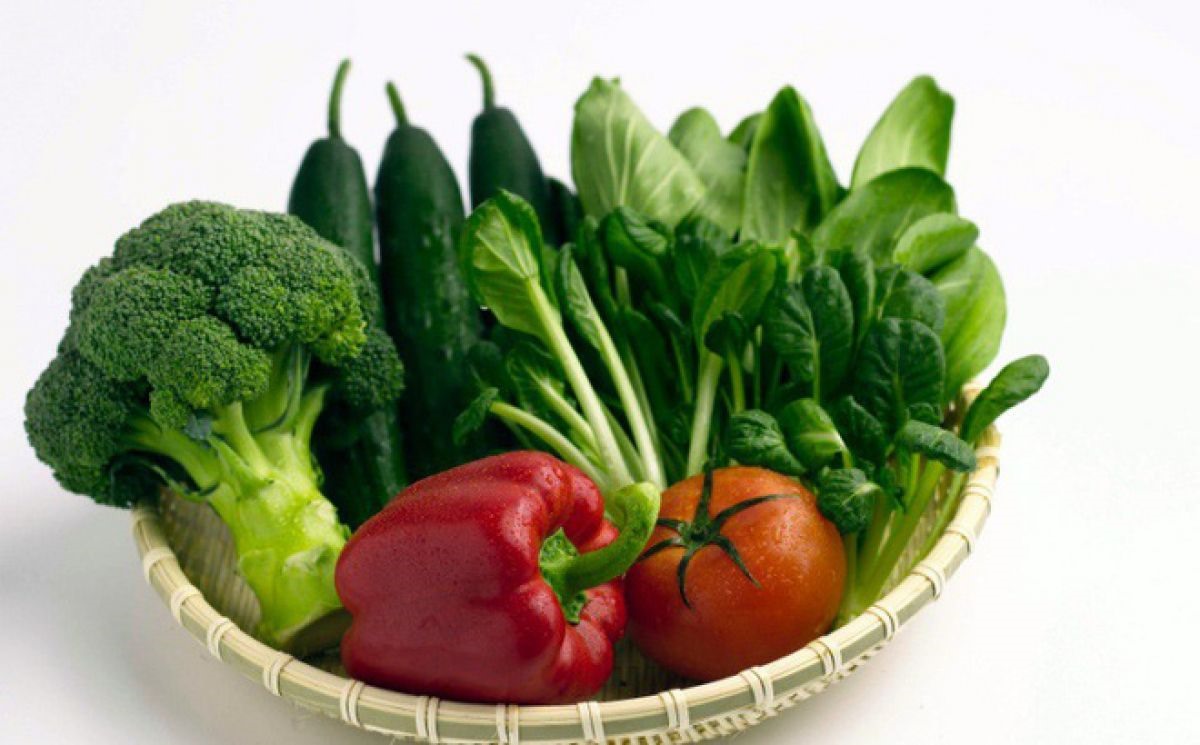Thói quen ăn nhiều rau xanh giúp bạn giảm được lượng calo đáng kể trong quá trình giảm cân. Ảnh: Vinmec