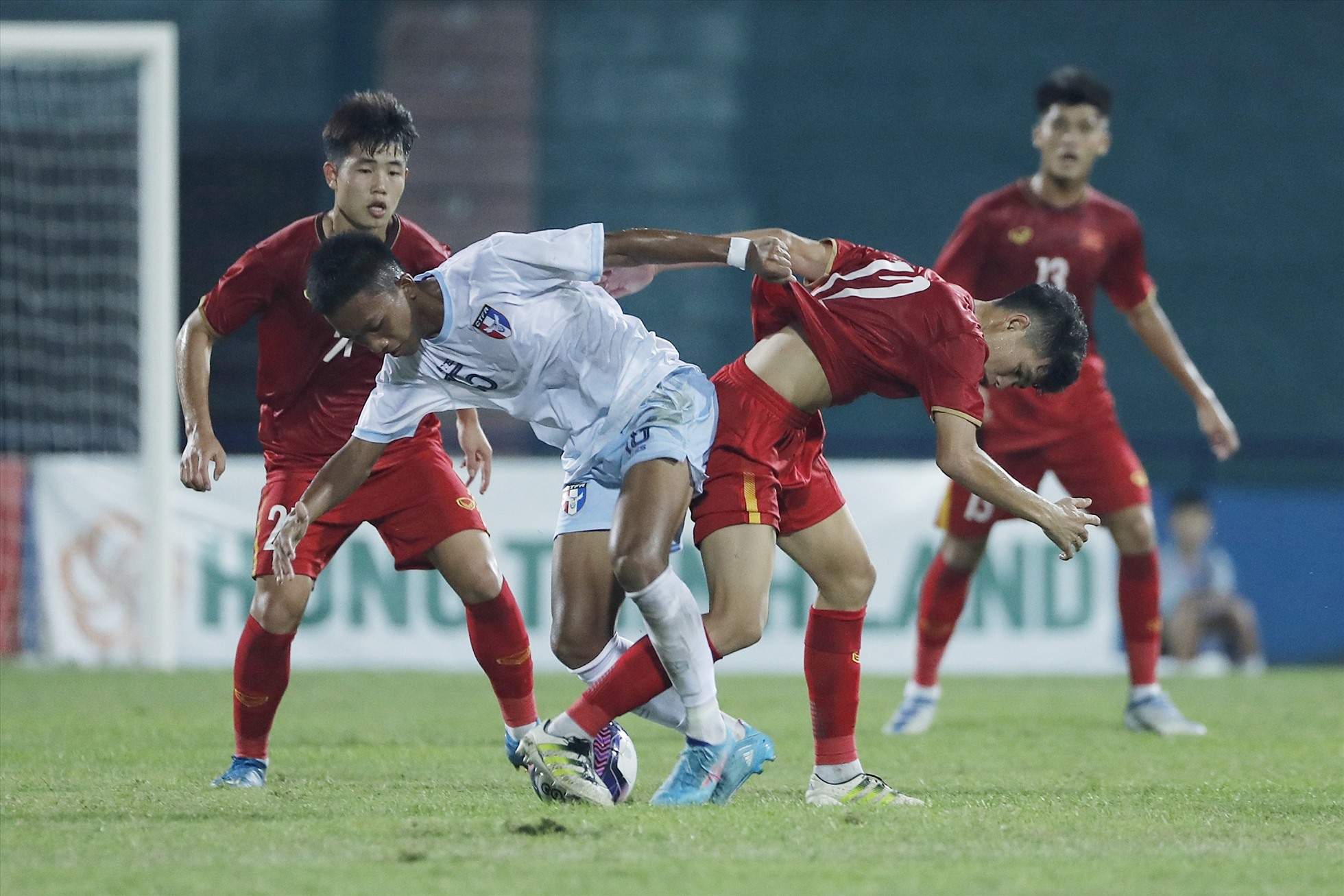 Đội tuyển U17 Việt Nam kiểm soát thế trận tốt trước đối thủ U17 Đài Loan. Ảnh: AFC