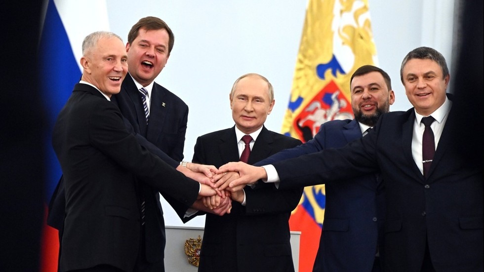Tổng thống Putin đã ký thành luật hiệp ước sáp nhập 4 vùng lãnh thổ Ukraina vào Nga. Ảnh chụp màn hình