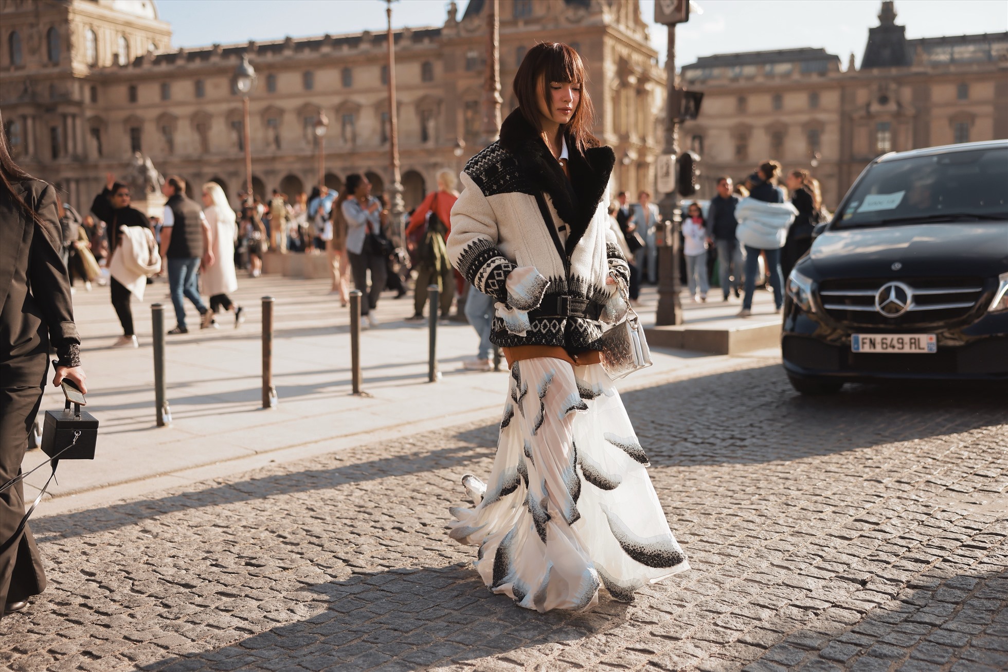 Show diễn “Louis Vuitton” khép lại chuỗi hành trình tại Fashion Week năm nay của Châu Bùi. Đặc biệt, cô đã có một màn kết hợp với “Harper's Bazaar Singapore” trong một Ree‌l tổng kết show trên kênh Instagram chính thức. Ảnh: NVCC.