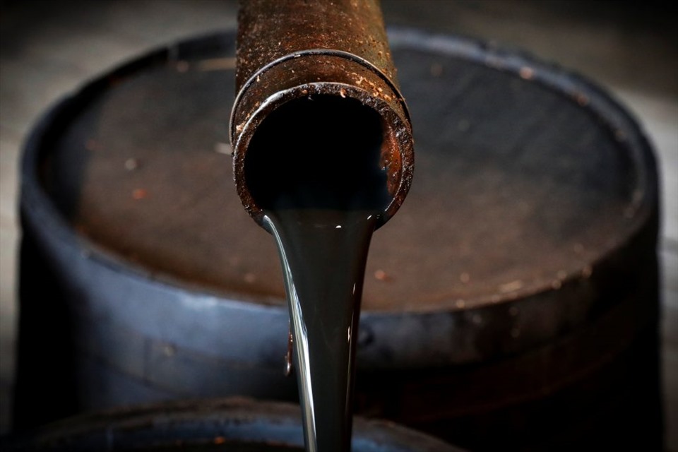 Giá xăng dầu thế giới bứt phá mạnh. Ảnh: AFP
