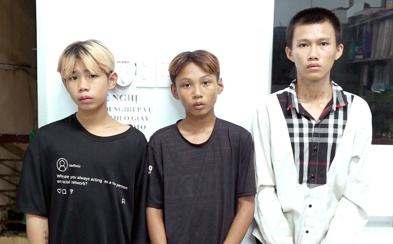 Ba đối tượng Thanh, Phúc, Lực ( trái sang) liên quan vụ cướp tài sản học sinh giữa ban ngày. Ảnh: VT