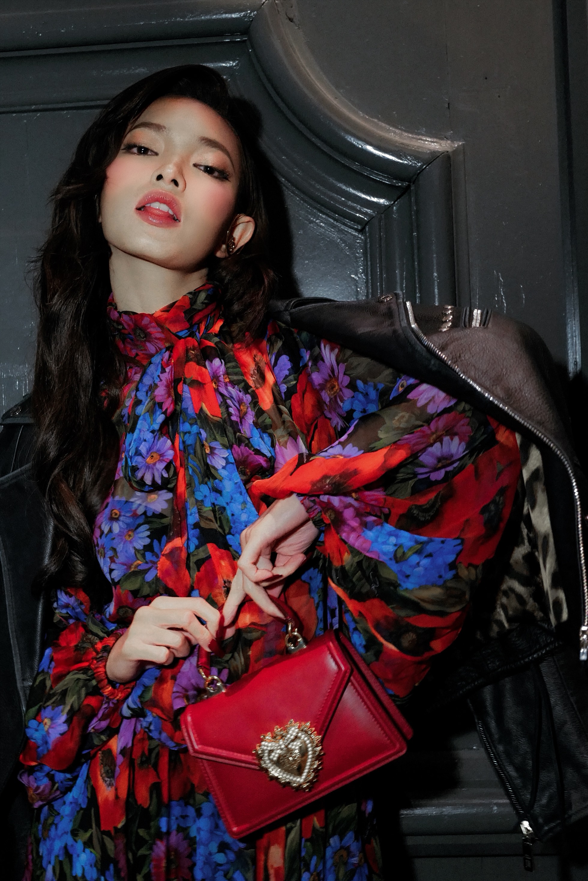 Tại tuần lễ thời trang năm nay, cô nàng đã bỏ túi một loạt thành tích ấn tượng khi là đại diện đầu tiên của Việt Nam dự và ngồi front-row show nhà mốt Prada, đồng thời cũng được ưu ái nhận vé mời trên hàng ghế đầu của các thương hiệu cao cấp khác như Coach, Dolce & Gabbana và Louis Vui‌tton. Ảnh: NVCC.