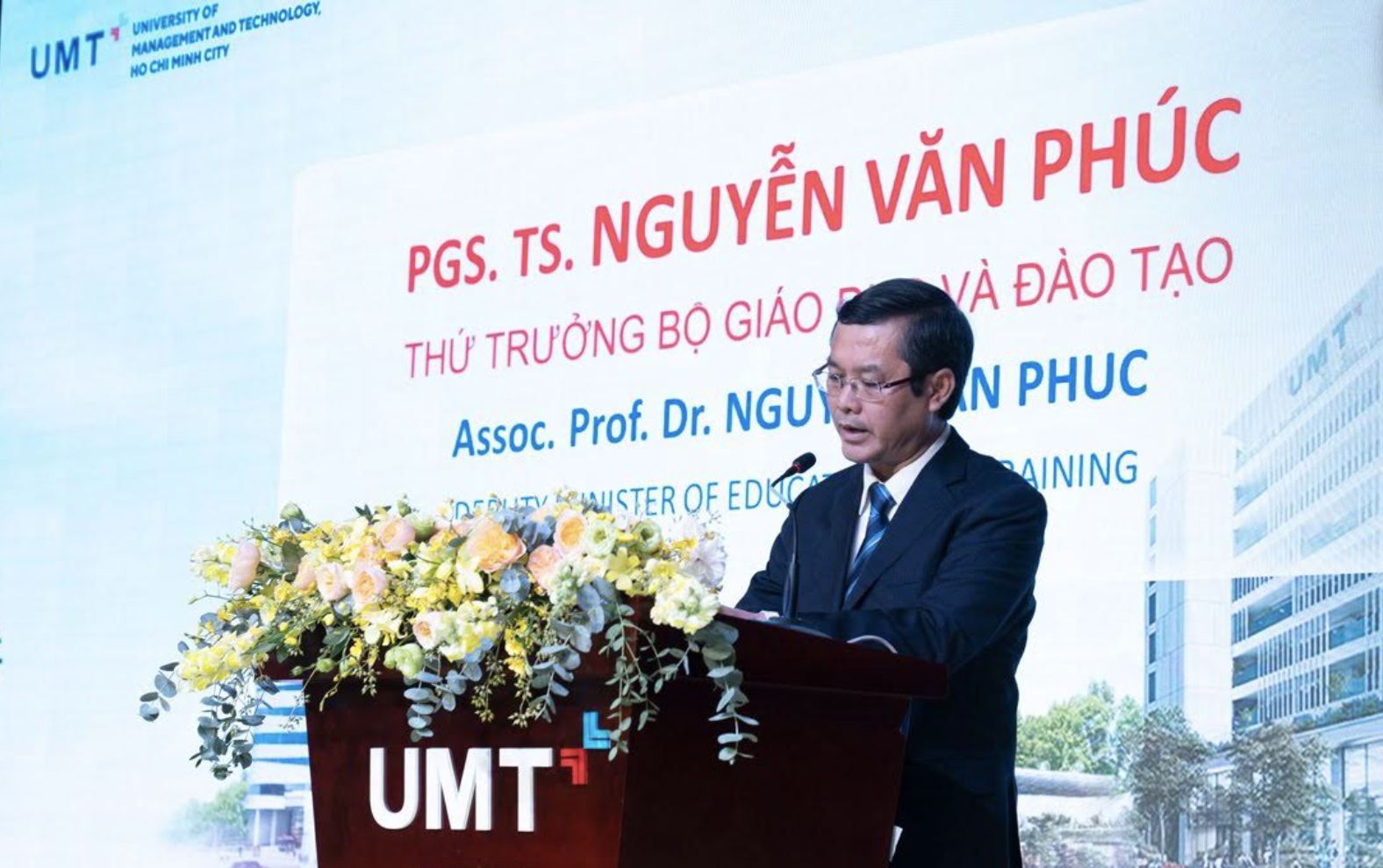 Thứ trưởng Bộ GDĐT Nguyễn Văn Phúc phát biểu tại buổi lễ.