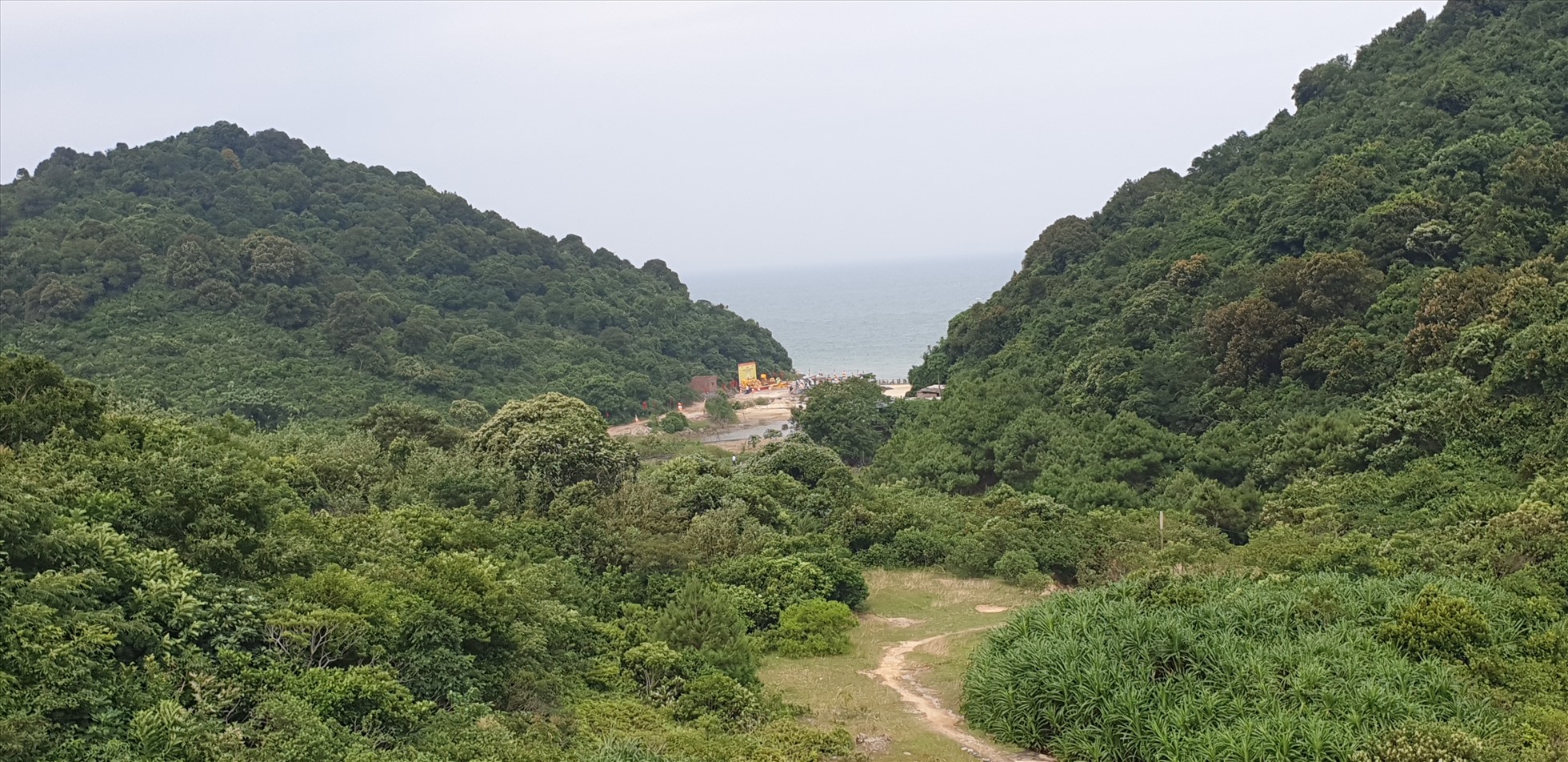 Khu vực được lựa chọn để xây chùa. Ảnh: Nguyễn Hùng