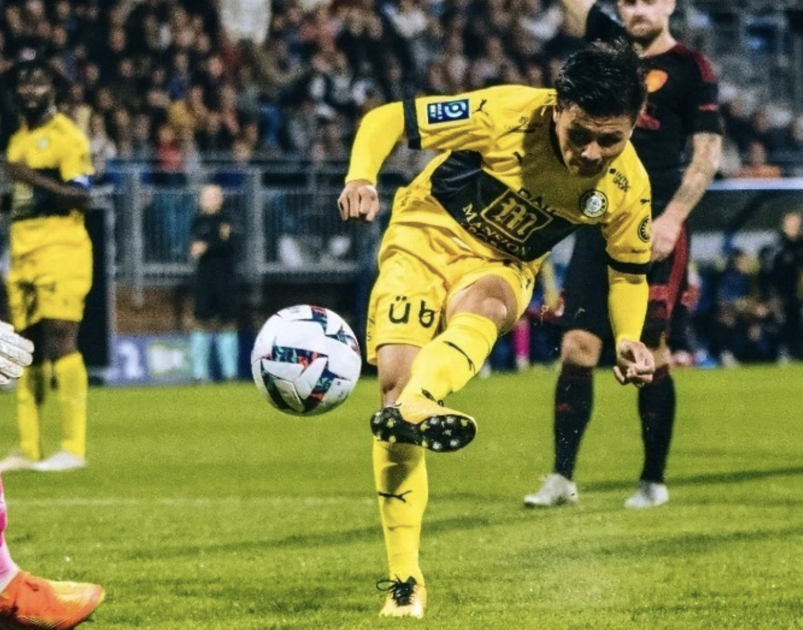 Quang Hải ghi bàn thắng đầu tiên cho Pau FC tại giải hạng 2 Pháp