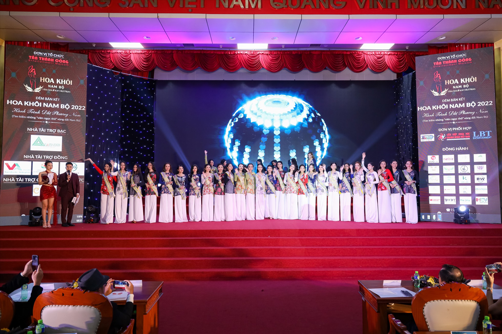 Trong đêm thi này, top 36 thí sinh sẽ lần lượt bước qua các phần thi: Trang phục dạo phố, Trang phục áo tắm, Trang phục áo dài, để cùng nhau toả sáng, tự tin để ghi dấu ấn mạnh với ban giám khảo và các khán giả. Ảnh: BTC.