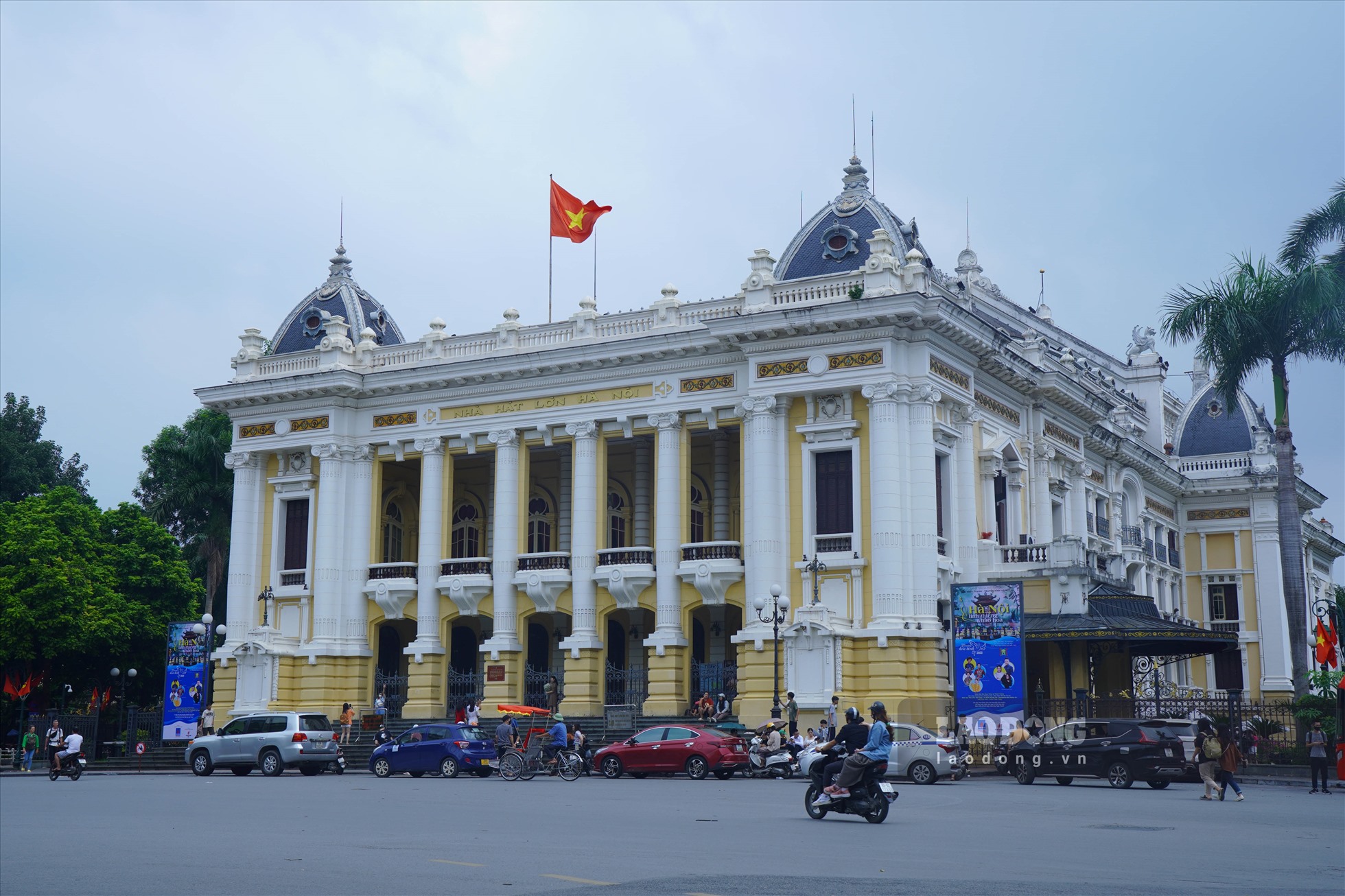 Nhà hát Lớn Hà Nội, nơi nổi hồi còi báo hiệu cho lễ thượng cờ lịch sử chiều 10.10.1954.