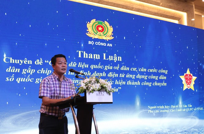 Đại tá Vũ Văn Tấn - Phó Cục trưởng C06 phát biểu tại Hội thảo. Ảnh: BTC.