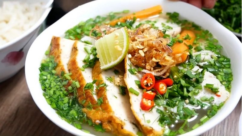 Bánh canh chả cá là đặc sản nhất định phải thử ở La Gi. Ảnh: Thị xã La Gi.